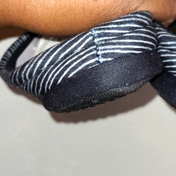 Disney Tim Burtons The Nightmare Be4 Christmas Slippers Black/White Sz 10/L NWT - Picture 9 of 13